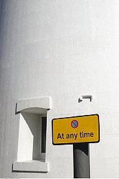 更大 更多系统 更多虫子！ 《禁闭求生2》新游戏细节公布